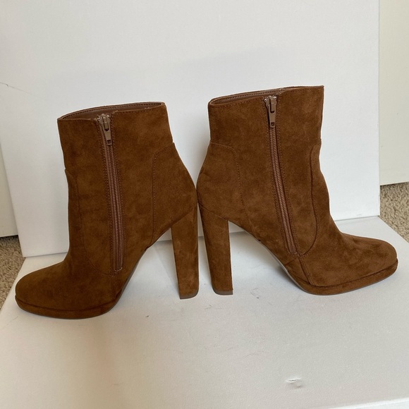 Suede cognac heel ankle fall women’s booties NWOT - Picture 4 of 10